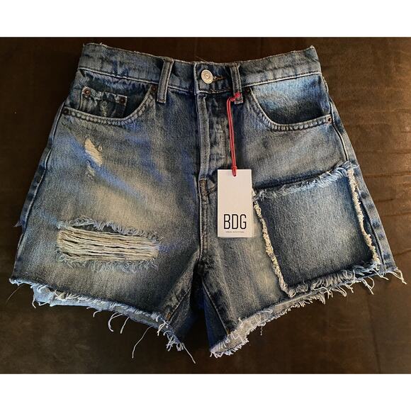 NWT Urban Outfitters BDG Pax Sz 26 distressed denim shorts - Picture 2 of 8